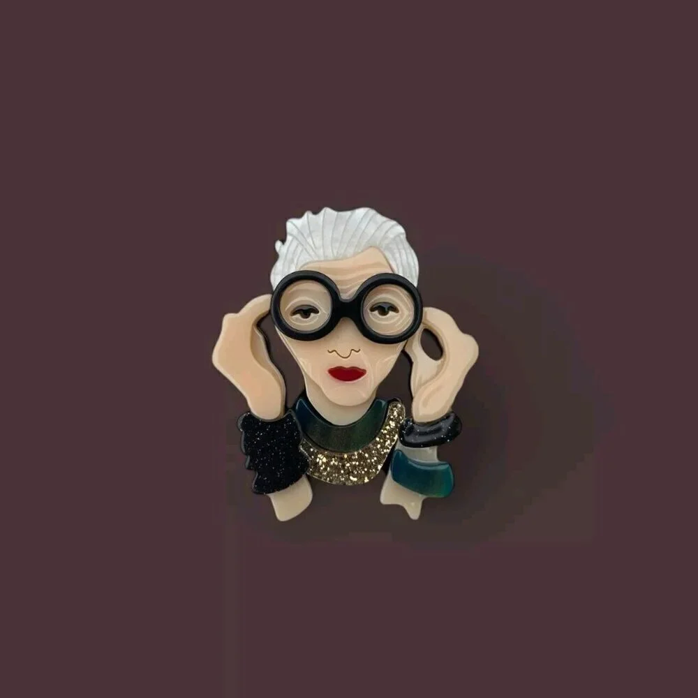 New 3D Acrylic Iris Apfel Brooch Pin Women Figure Brooches Fashion Accessory